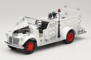 GMC Пожарна Кола Бял Road Signature 1:18 20068 Метал — снимка 2 от 9
