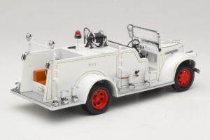GMC Пожарна Кола Бял Road Signature 1:18 20068 Метал — снимка 3 от 9