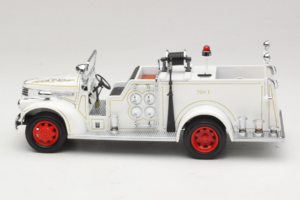 GMC Пожарна Кола Бял Road Signature 1:18 20068 Метал — снимка 4 от 9