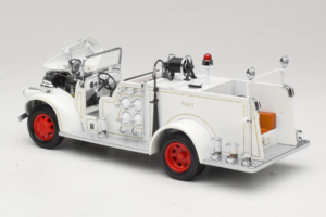GMC Пожарна Кола Бял Road Signature 1:18 20068 Метал — снимка 5 от 9