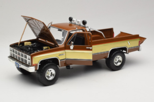 GMC K-2500 Sierra Grande Кафяв GreenLight 1:18 13560 Метал — снимка 2 от 8