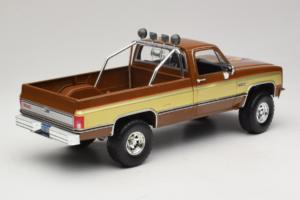 GMC K-2500 Sierra Grande Кафяв GreenLight 1:18 13560 Метал — снимка 3 от 8