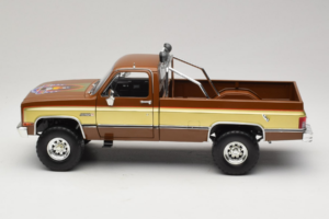 GMC K-2500 Sierra Grande Кафяв GreenLight 1:18 13560 Метал — снимка 4 от 8