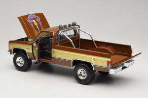 GMC K-2500 Sierra Grande Кафяв GreenLight 1:18 13560 Метал — снимка 5 от 8