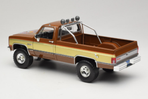 GMC K-2500 Sierra Grande Кафяв GreenLight 1:18 13560 Метал — снимка 7 от 8