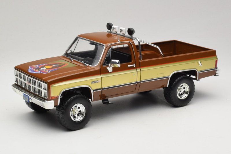 GMC K-2500 Sierra Grande Кафяв GreenLight 1:18 13560 Метал