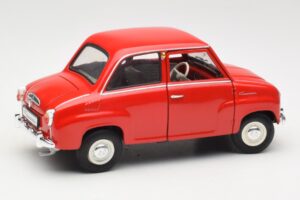 Goggomobil T 250 Червен Revell 1:18 08952 Метал — снимка 2 от 7
