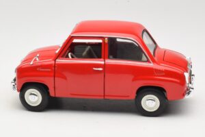 Goggomobil T 250 Червен Revell 1:18 08952 Метал — снимка 3 от 7