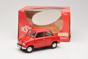 Goggomobil T 250 Червен Revell 1:18 08952 Метал — снимка 7 от 7