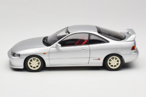 Honda Integra Type R DC2 Pre-Facelift Vogue Silver Metallic MotorHelix 1:18 M85202 Метал — снимка 4 от 8