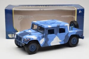 Hummer H1 Humvee Син & Бял Motormax 1:18 73157 Метал — снимка 8 от 8