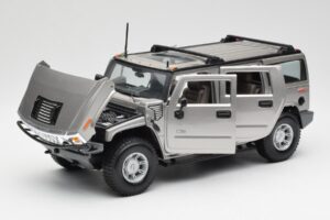 Hummer H2 Сребристо Maisto 1:18 7449569 Метал — снимка 2 от 8