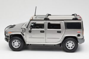 Hummer H2 Сребристо Maisto 1:18 7449569 Метал — снимка 4 от 8