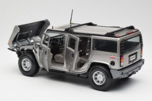 Hummer H2 Сребристо Maisto 1:18 7449569 Метал — снимка 5 от 8