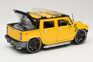 Hummer H2 SUT Concept Жълт Maisto 1:18 31067 Метал — снимка 3 от 8