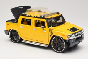 Hummer H2 SUT Concept Жълт Maisto 1:18 31067 Метал — снимка 6 от 8