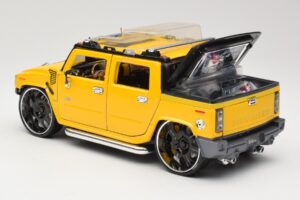 Hummer H2 SUT Concept Жълт Maisto 1:18 31067 Метал — снимка 7 от 8