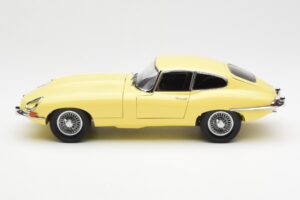 Jaguar E-Type 3.8 Series 1 Светло Жълто Kyosho 1:18 08954LY Метал — снимка 4 от 8