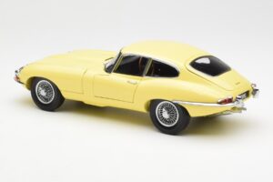 Jaguar E-Type 3.8 Series 1 Светло Жълто Kyosho 1:18 08954LY Метал — снимка 7 от 8