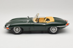 Jaguar E-Type Кабриолет Зелен Bburago 1:18 3026 Метал — снимка 4 от 8