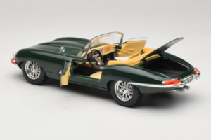 Jaguar E-Type Кабриолет Зелен Bburago 1:18 3026 Метал — снимка 5 от 8
