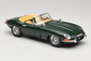 Jaguar E-Type Кабриолет Зелен Bburago 1:18 3026 Метал — снимка 6 от 8