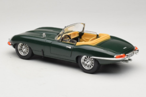 Jaguar E-Type Кабриолет Зелен Bburago 1:18 3026 Метал — снимка 7 от 8