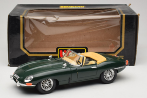 Jaguar E-Type Кабриолет Зелен Bburago 1:18 3026 Метал — снимка 8 от 8