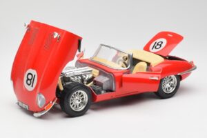 Jaguar E-Type Кабриолет Червен Bburago 1:18 3016 Метал — снимка 2 от 8