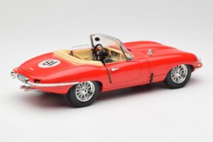 Jaguar E-Type Кабриолет Червен Bburago 1:18 3016 Метал — снимка 3 от 8