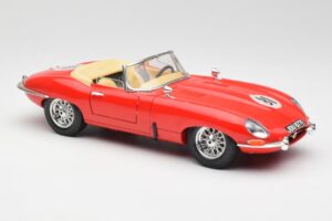 Jaguar E-Type Кабриолет Червен Bburago 1:18 3016 Метал — снимка 6 от 8