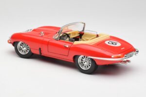 Jaguar E-Type Кабриолет Червен Bburago 1:18 3016 Метал — снимка 7 от 8