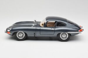 Jaguar E-Type Series 1 Зелен Bburago 1:18 3018-M1 Метал — снимка 3 от 8