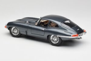 Jaguar E-Type Series 1 Зелен Bburago 1:18 3018-M1 Метал — снимка 4 от 8
