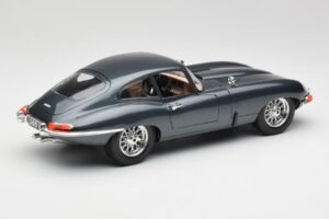 Jaguar E-Type Series 1 Зелен Bburago 1:18 3018-M1 Метал — снимка 5 от 8