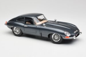 Jaguar E-Type Series 1 Зелен Bburago 1:18 3018-M1 Метал — снимка 6 от 8