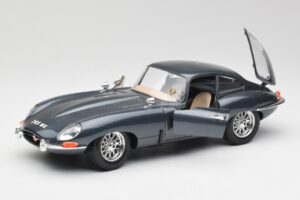 Jaguar E-Type Сив Bburago 1:18 30018 Метал — снимка 2 от 8