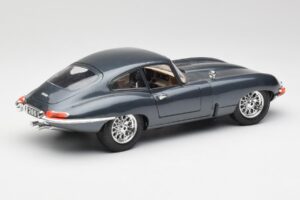 Jaguar E-Type Сив Bburago 1:18 30018 Метал — снимка 3 от 8