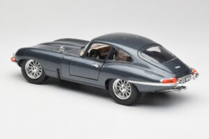 Jaguar E-Type Сив Bburago 1:18 30018 Метал — снимка 7 от 8