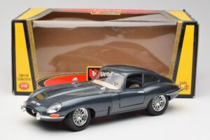 Jaguar E-Type Сив Bburago 1:18 30018 Метал — снимка 8 от 8