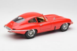 Jaguar E-Type Червен Bburago 1:18 3018 Метал — снимка 3 от 8