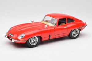 Jaguar E-Type Червен Bburago 1:18 3018 Метал