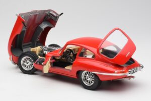 Jaguar E-Type Червен Bburago 1:18 3018 Метал — снимка 5 от 8