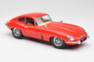 Jaguar E-Type Червен Bburago 1:18 3018 Метал — снимка 6 от 8