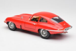 Jaguar E-Type Червен Bburago 1:18 3018 Метал — снимка 7 от 8
