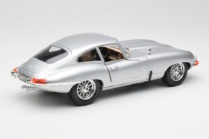 Jaguar E-Type Series 1 Сребрист Bburago 1:18 3018-M2 Метал — снимка 3 от 8