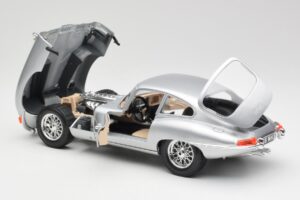 Jaguar E-Type Series 1 Сребрист Bburago 1:18 3018-M2 Метал — снимка 5 от 8