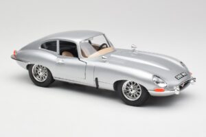 Jaguar E-Type Series 1 Сребрист Bburago 1:18 3018-M2 Метал — снимка 6 от 8