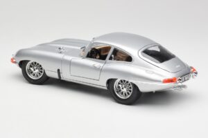 Jaguar E-Type Series 1 Сребрист Bburago 1:18 3018-M2 Метал — снимка 7 от 8