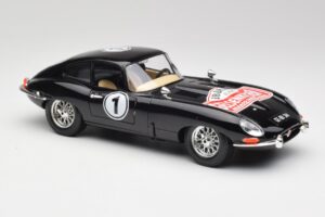 Jaguar E-Type Series 1 #1 British Racing Green Bburago 1:18 3018-M3 Метал — снимка 6 от 8